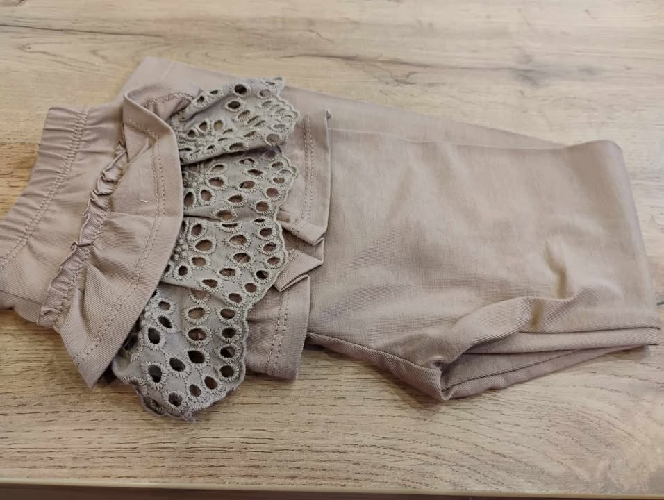 Legginsy z falbankami na pupie karmel Haydi