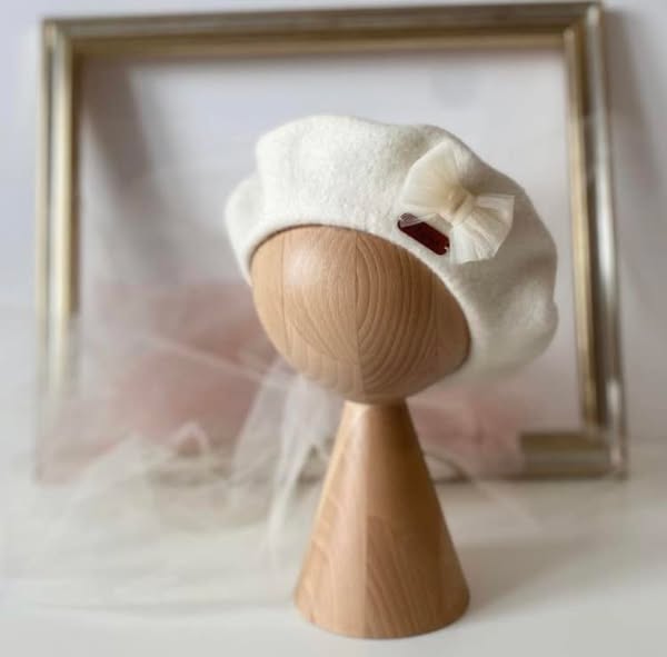 Beret ecru z kokardką MiniStyl