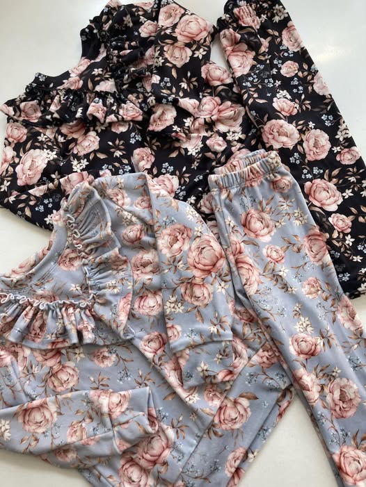 Dres welurowy czarny w kwiaty Haydi