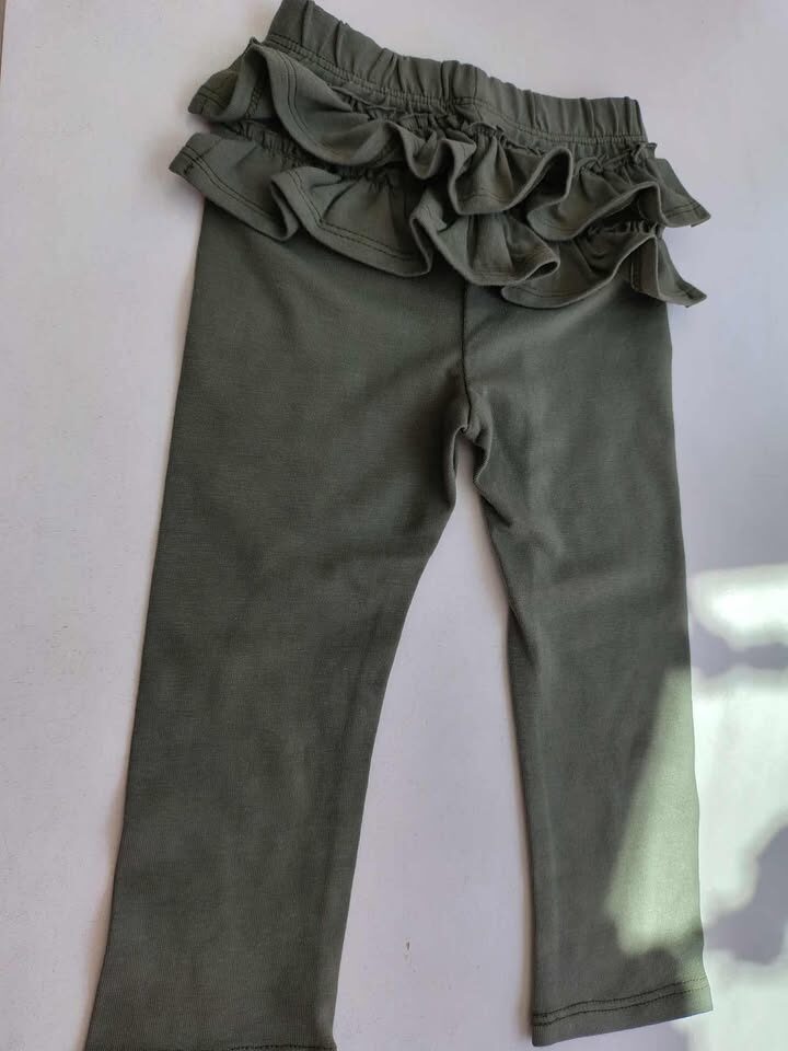Leginsy khaki z falbanką Haydi