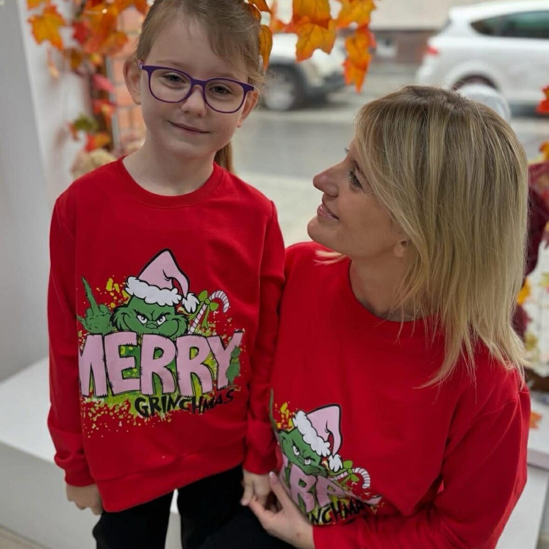 Bluza czerwona z motywem grincha mama dziecko MAMA