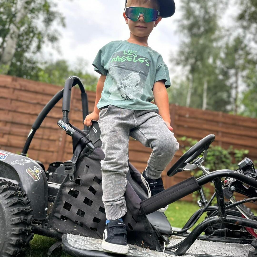 Spodnie dresowe dekatyzowane dla szczupłych chłopców Mrofi popielaty jeans